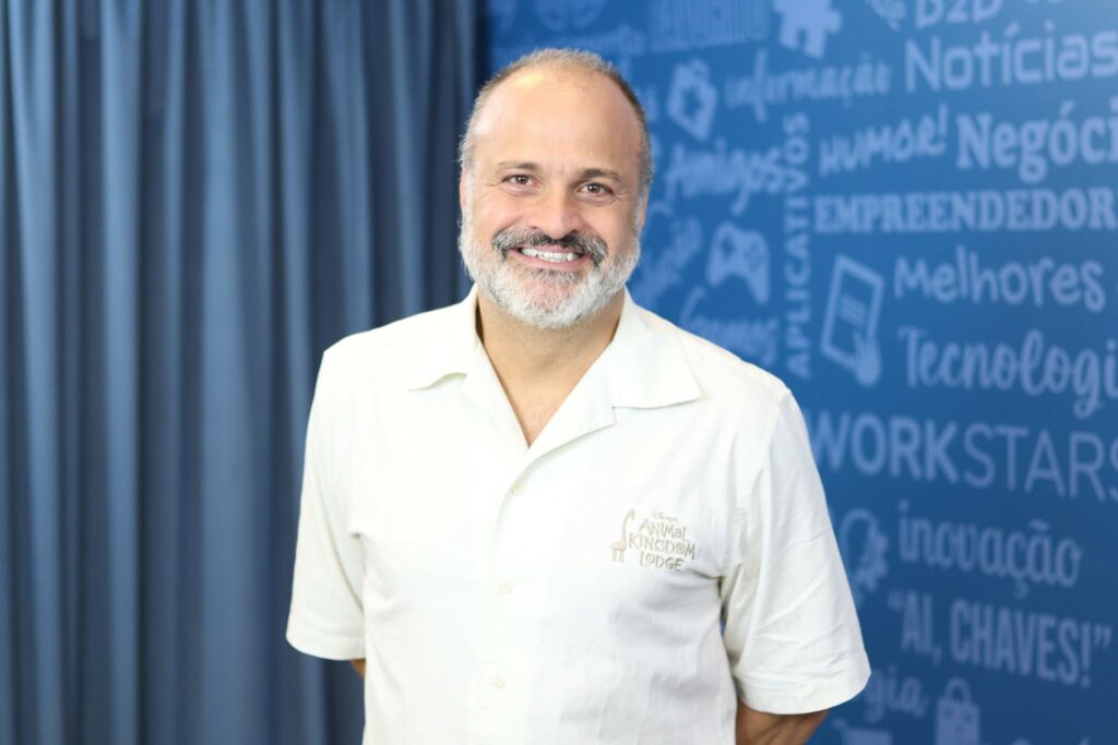 Especialista em tecnologia e apresentador do canal WorkStars, Mario Aguilar.